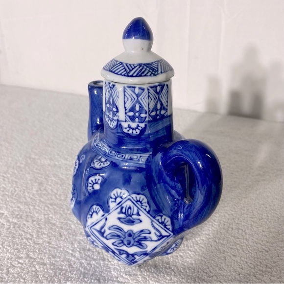 Vintage Blue White Chinese Porcelain Teapot - Picture 8 of 11